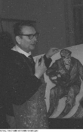 Paul Michaelis, Kunstmaler und Hochschullehrer in Dresden, während seiner Arbeit und im Gespräch mit dem Generaldirektor der Dresdner Museen, Max Seydewitz, 1962