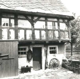 Colditz-Thumirnicht, Thumirnichter Platz 16. Dreiseithof (A. 19. Jh.). Torscheune. Auszugsteil. Hofansicht