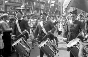 Basel (Schweiz): Markt; drei Trommler