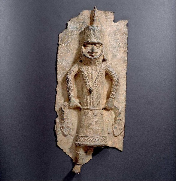 Relief plate king (Oba) with catfish