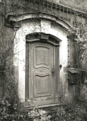 Cossebaude-Niederwartha, Meißner Straße 13. Villa (Sommersitz) (1919). Portal