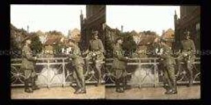 Soldaten auf einer Kanalbrücke, Brügge