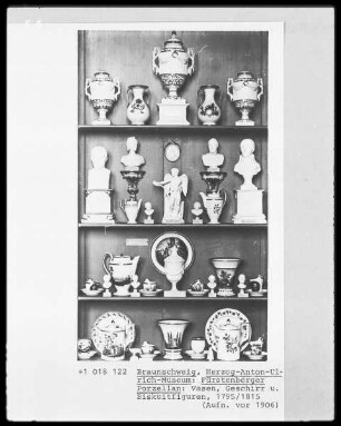 Vasen, Geschirr und Biskuitfiguren