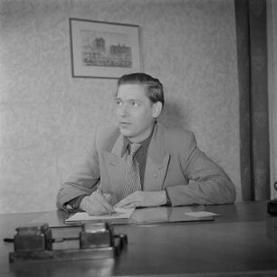 Porträtaufnahmen von Hans-Joachim Laabs, Staatssekretär des Ministeriums für Volksbildung der DDR : Porträt von Hans-Joachim Laabs