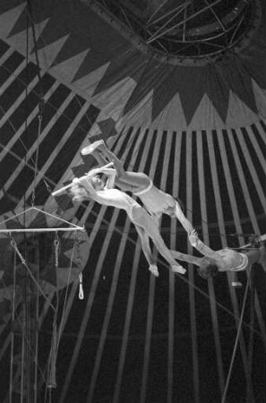 Gastspiel des Circus Busch-Roland auf dem Karlsruher Messplatz