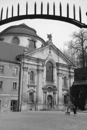 Weltenburg: Klosterkirche, Außenansicht