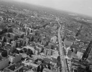Luftaufnahme, Blick von Nord-Osten auf den Kurfürstendamm zwischen Knesebeckstraße und Joachim-Friedrich-Straße. Berlin-Charlottenburg, Kurfürstendamm