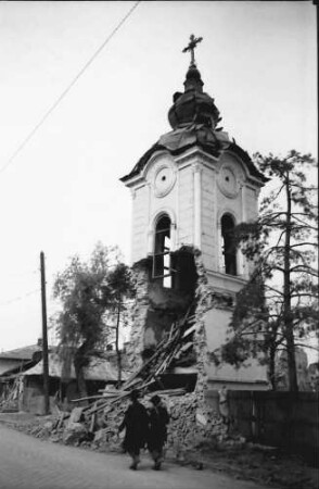 Ploiesti [Kreis Prahova]: Zerstörte Kirche, seitlich gesehen