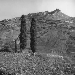 Sizilien, Ansicht einer auf einem Berg gelegenen Stadt, eventuell Enna