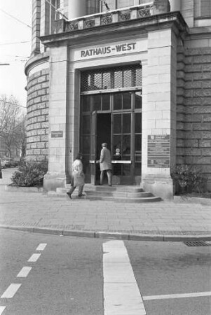 Rathaus West in der Kaiserallee 4