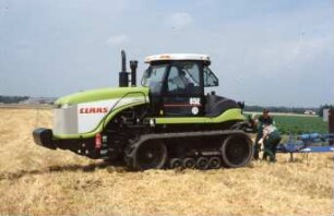 Fotografie: Raupentraktor, Fahrwerk, Gummiraupenlaufwerk, Stoppelbearbeitung