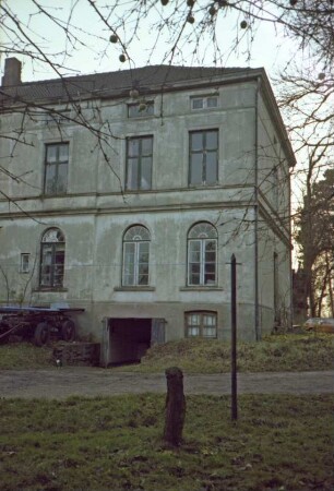 Dorfstraße 45: Gutshaus: Blick von Nordosten: Gartenfront: Teilansicht