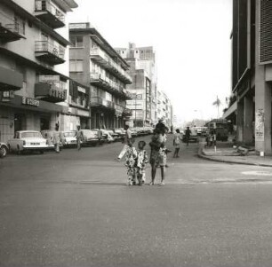 Lagos, Nigeria. Blick in Martins Street at the intersection of Broad Street
