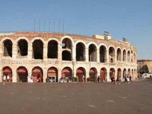 Aussenansciht des römischen Amphitheaters "Arena"