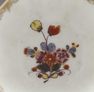 Achteckige Henkeltasse und Unterschale mit Purpurfond und Hafenszenen — Tasse