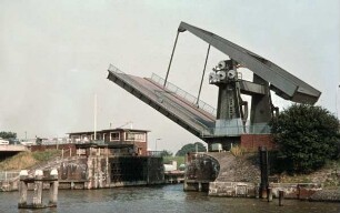 Klappbrücke Nesserland/Emden