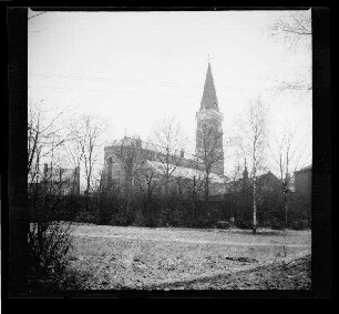 Phalempin (Dep. Nord, Frankreich): "Kirche [Saint-Christophe] von Phalempin", im Vordergrund schneebedeckte Parkfläche
