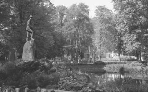 Bad Lauterberg: Kurpark mit [Hermann-von-Wissmann-]Denkmal