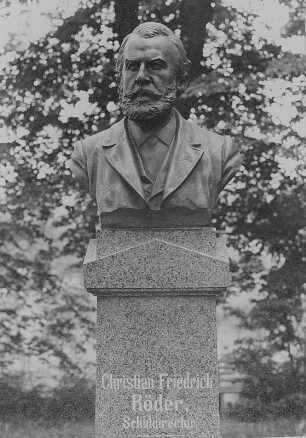 Denkmal für Christian Friedrich Röder (Mundartdichter und Schuldirektor) auf dem Röder-Platz in Johanngeorgenstadt : Denkmal für Christian Friedrich Röder (Mundartdichter und Schuldirektor) auf dem Röder-Platz in Johanngeorgenstadt
