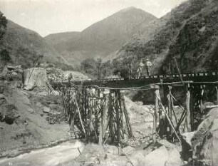 Provisorische Holzbrücke der Andenbahn, Strecke Guayaquil - Guamote