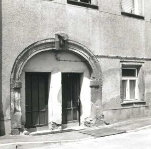 Colditz, Forsthof 1. Jägerhof (Wohnhaus; 1590). Portal und Fenster (EG)
