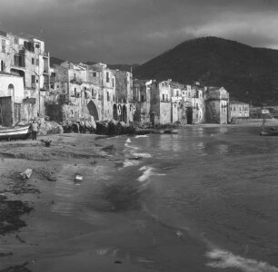 Cefalu, Ansicht von Hafen und Stadt