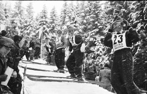 Neustadt: Deutsche Skimeisterschaften Nordische Kombination; vier am Start; "23, 24, 25" Adolf Schmidt, Frankfurt; Georg Thoma, Hinterzarten; Sepp Vogt, Partenkirchen