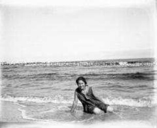 Junge Frau am Strand