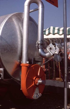 Fotografie: Gülle- und Entmistungstechnik, Gülleausbringung, Güllefass, Gülleverteiltechnik