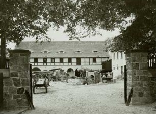 Erlbach, Gut, Blick in den Gutshof