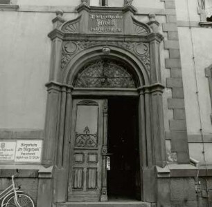 Glauchau, ehemaliges König-Albert-Stift, Portal