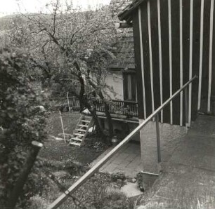 Falkenstein-Trieb-Schönau, Treuener Straße 9. Ehemaliges Bauerngut. Wohnhaus. Gartenansicht (Teilansicht)
