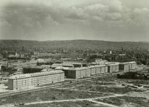 Dresden. Blick vom Rathausturm nach Osten zu den Neubauten an der Grunaer Straße