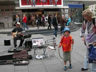 Oslo - Straßenmusiker : Straßenmusiker im Zentrum. Aufgenommen in Oslo im September 2004