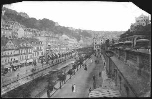 Karlsbad. Kreuzgasse und Mühlbrunn-Kolonnade am Mühlbrunn-Quai