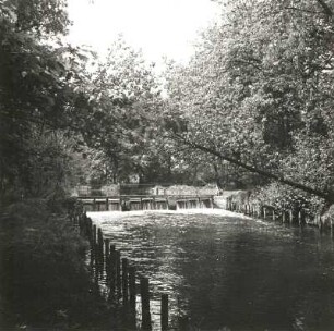 Niederlausitz. Hammerstrom. Kunstgraben. Blick auf Wehr und Ufebefestigung bei Willmersdorf-Lakoma von Südosten
