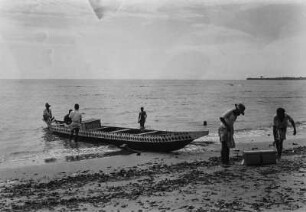 Strandansicht : Boot an einem Strand.