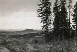 Erzgebirge. Der Bärenstein vom Scheibenberg aus gesehen. Blick nach Südosten