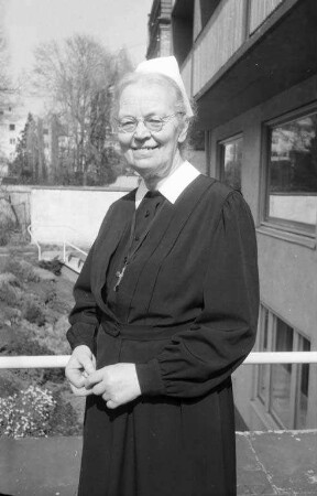 70. Geburtstag der ehemaligen Leiterin des Altersheims "Friesenheim" Oberin Emma Herrmann.