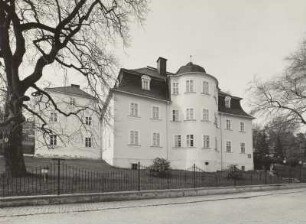 Markneukirchen. Musikinstrumenten-Museum, sogenanntes Paulus-Schlössel (1784-1789; J. A. Mönnig). Straßenansicht mit Einfriedung