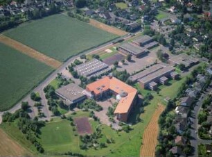 Büdingen, Wilhelm-Lückert-Straße. Wolfgang-Ernst-Gymnasium (1989). Luftbild-Schrägaufnahme von Südost