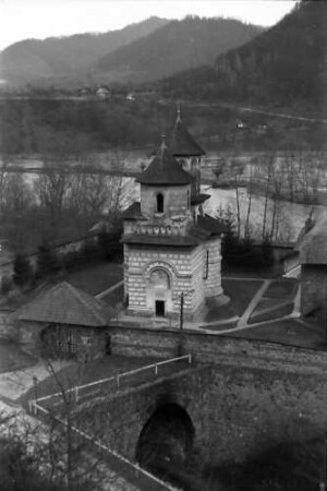 Cornet: Blick auf das Kloster