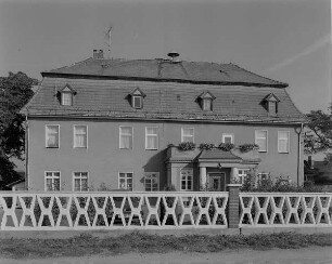 Großwig (Kreis Torgau). Gemeindeverwaltung, Dorfstraße. Straßenfront
