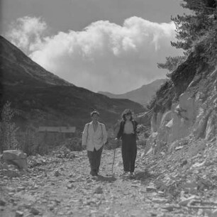 Landschaftsbild vom Pirin-Gebirge. Wanderer unterwegs im Gebirge