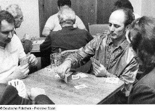 Skatspielende Männer