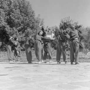 Gymnastikgruppe im Kindersanatorium in Bankja