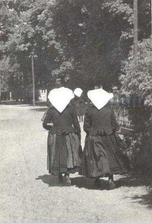 Abendmahlstracht aus Heinersbrück : Kleidung - niedersorbische Tracht. Ort: Móst / Heinersbrück. Niedersorbische Trauer- oder Abendmahlstracht.