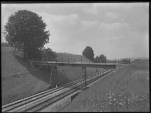 Schorndorf-Urbach, Schwäbisch Hall: Brücke über Gleise