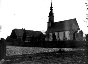 Crimmitschau-Blankenhain. Kirche mit Kirchhof