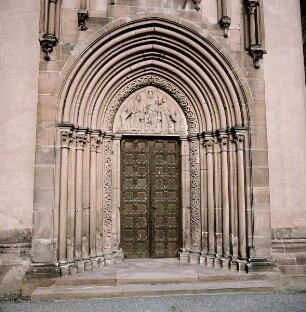 Gelnhausen. Marienkirche. Südquerhaus, Portal von Süden